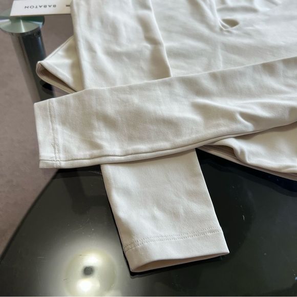 aritzia contour v neck long sleeve - Picture 2 of 6